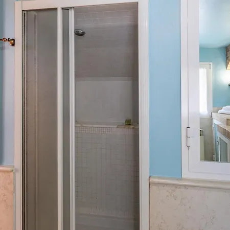 Guesthost - Cozy Loft Flat In