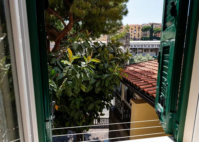Guesthost - Cozy Loft Flat In * Sanremo