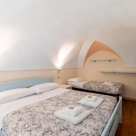 Guesthost - Cozy Loft Flat In * San Remo
