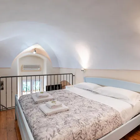 Guesthost - Cozy Loft Flat In * San Remo